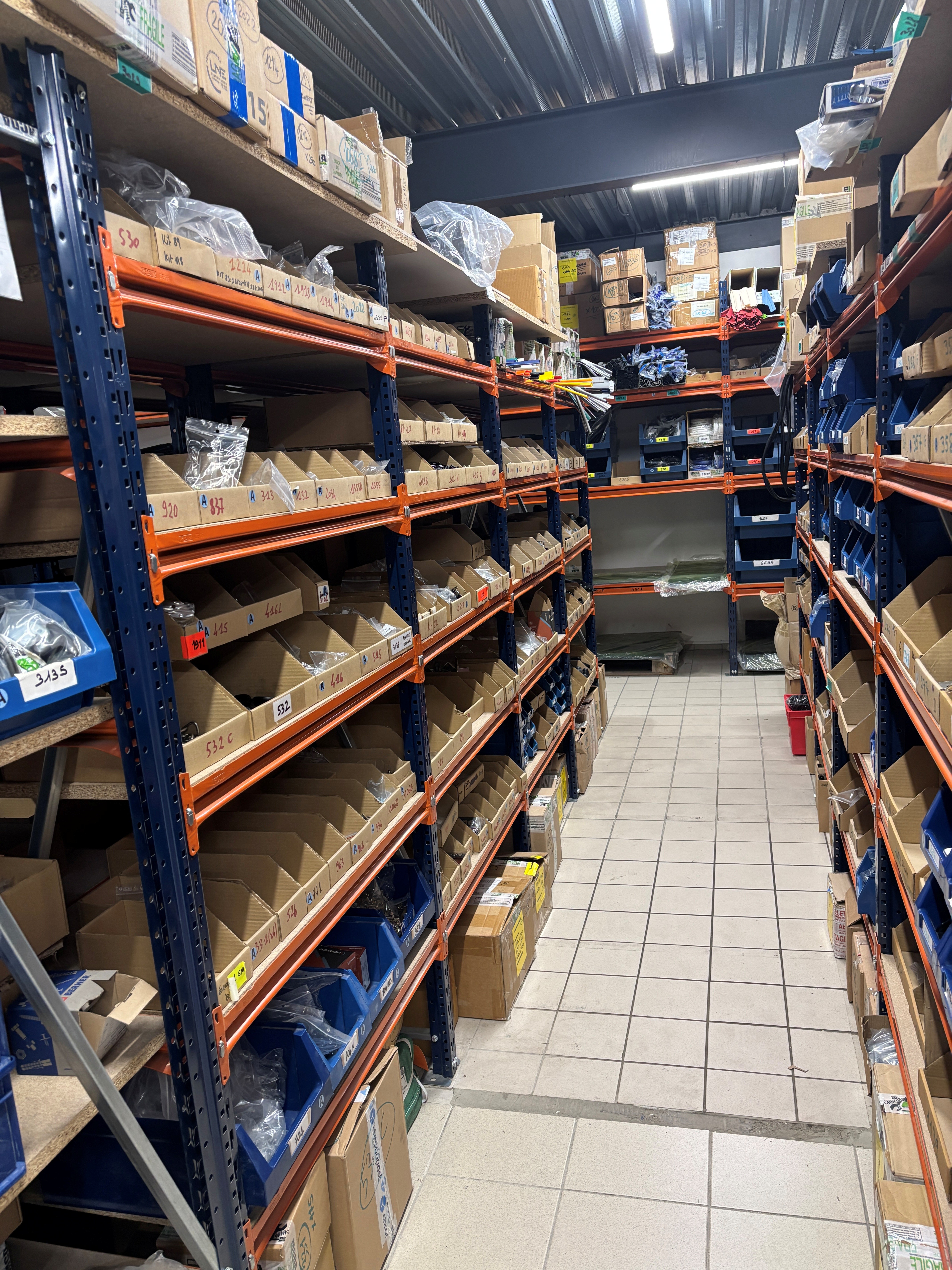 Stock pièces mécaniques Méhari et 2CV chez MCDA